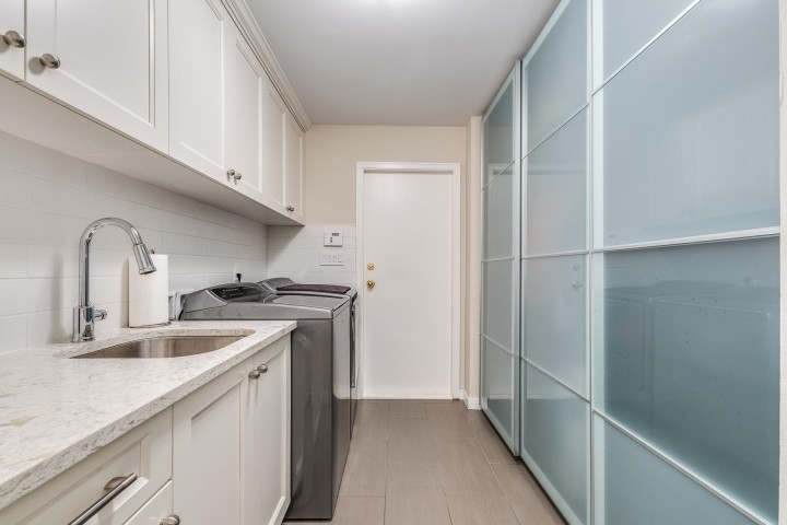 Photo 22 at 554 Newcroft Place, Cedardale, West Vancouver