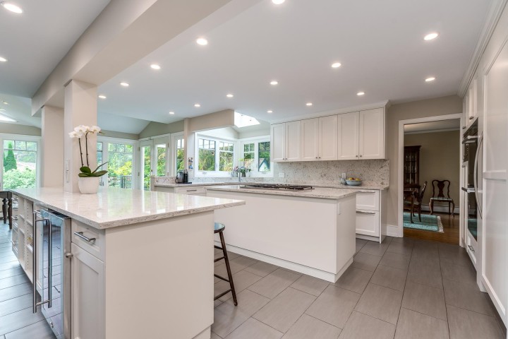 Photo 7 at 554 Newcroft Place, Cedardale, West Vancouver