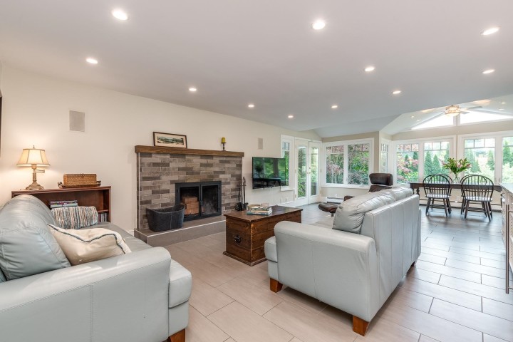 Photo 9 at 554 Newcroft Place, Cedardale, West Vancouver