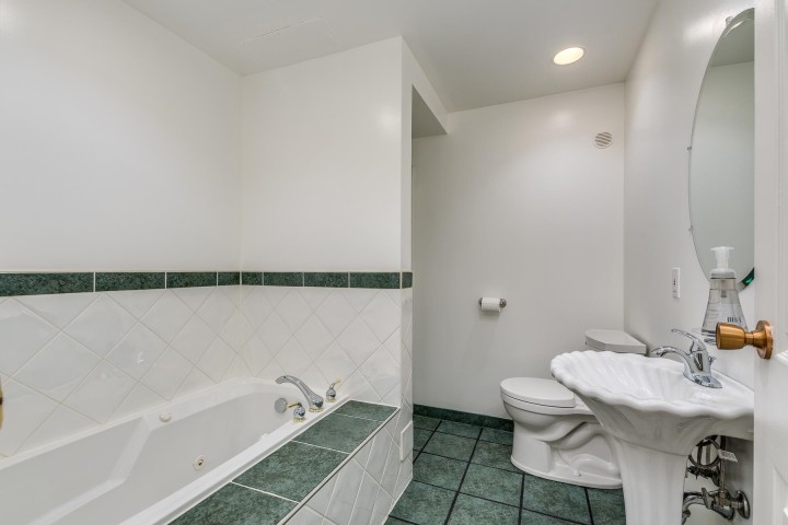 Photo 24 at 554 Newcroft Place, Cedardale, West Vancouver