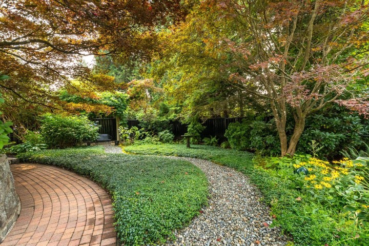 Photo 38 at 554 Newcroft Place, Cedardale, West Vancouver