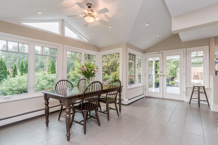 Photo 10 at 554 Newcroft Place, Cedardale, West Vancouver