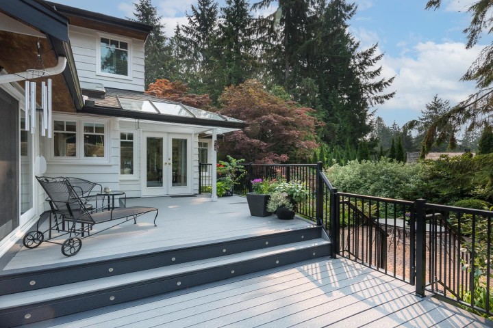 Photo 33 at 554 Newcroft Place, Cedardale, West Vancouver