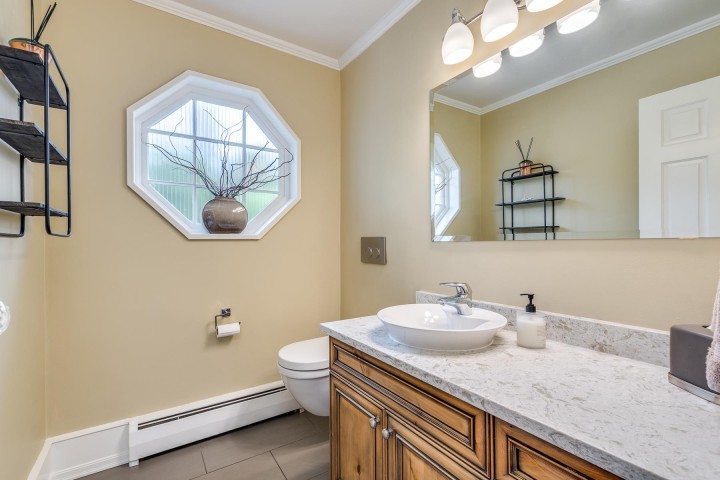 Photo 14 at 554 Newcroft Place, Cedardale, West Vancouver