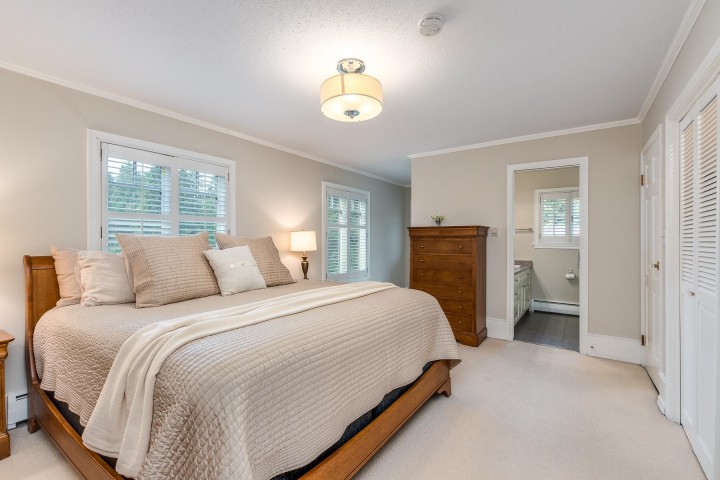 Photo 15 at 554 Newcroft Place, Cedardale, West Vancouver