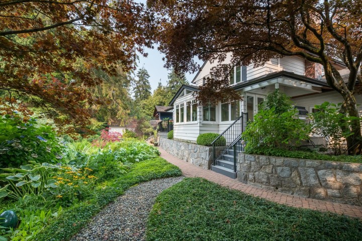 Photo 39 at 554 Newcroft Place, Cedardale, West Vancouver