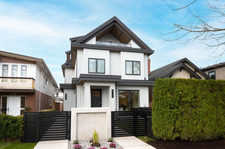 Photo 1 at 2725 Mcgill Street, Hastings Sunrise, Vancouver East