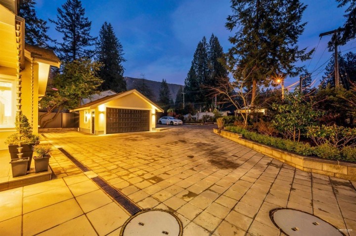 Photo 3 at 4511 Capilano Road, Canyon Heights NV, North Vancouver