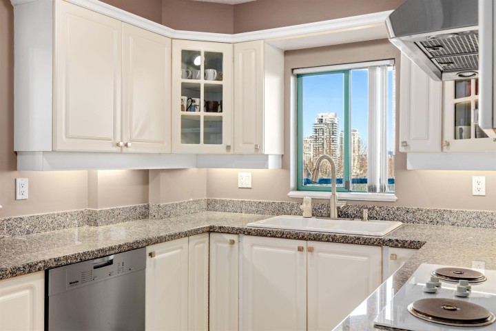 Photo 7 at 12A - 338 Taylor Way, Park Royal, West Vancouver