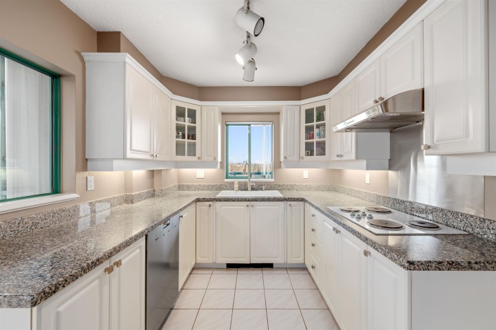 Photo 8 at 12A - 338 Taylor Way, Park Royal, West Vancouver