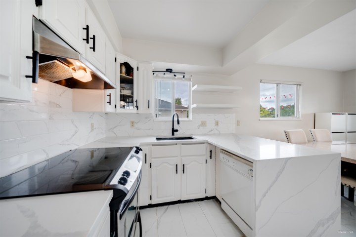 Photo 14 at 4021 Victoria Drive, Victoria VE, Vancouver East