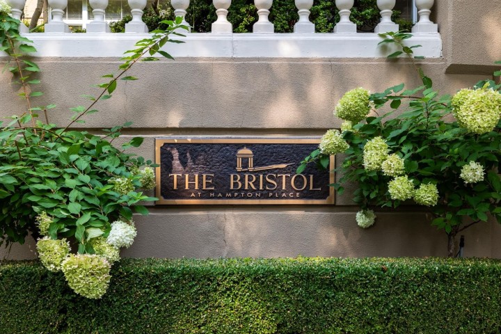 Photo 3 at 403 - 5735 Hampton Place, University VW, Vancouver West