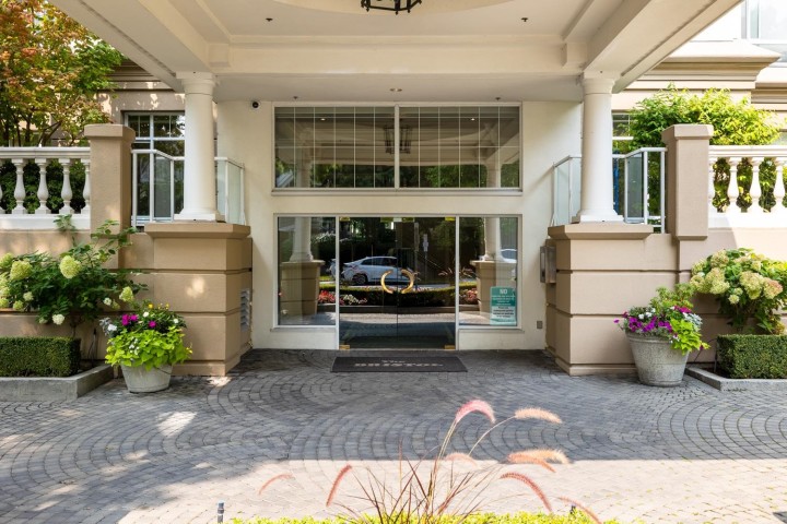 Photo 4 at 403 - 5735 Hampton Place, University VW, Vancouver West