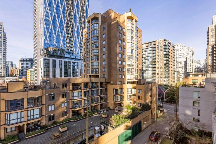 Photo 3 at 701 - 1133 Homer Street, Yaletown, Vancouver West