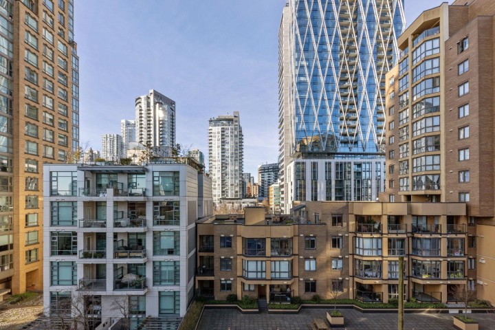 Photo 5 at 701 - 1133 Homer Street, Yaletown, Vancouver West