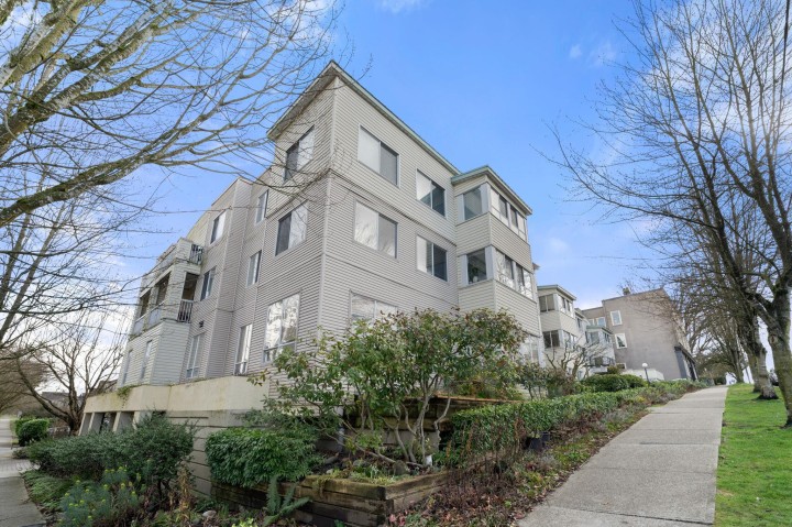 Photo 3 at 306 - 3624 Fraser Street, Fraser VE, Vancouver East