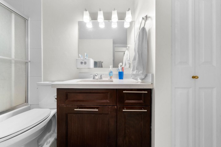 Photo 9 at 306 - 3624 Fraser Street, Fraser VE, Vancouver East