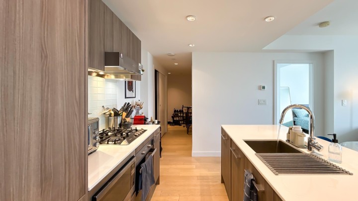 Photo 8 at 1112 - 2220 Kingsway, Victoria VE, Vancouver East