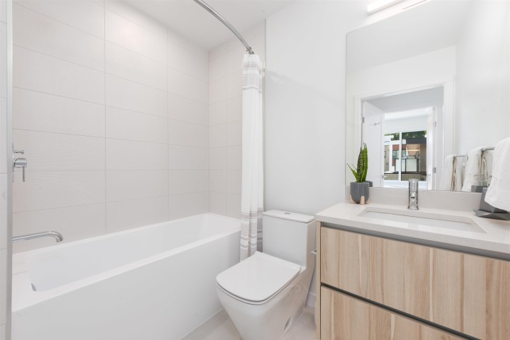 Photo 4 at 885 W 33rd Avenue, Cambie, Vancouver West