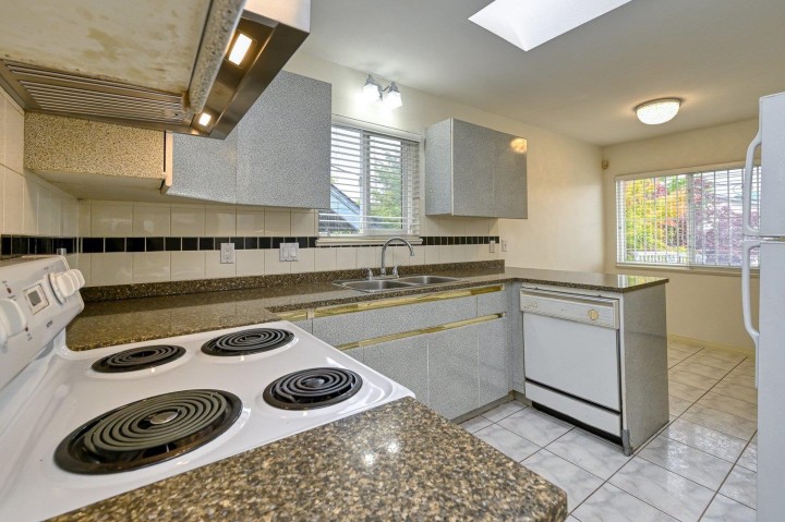 Photo 6 at 3315 Charles Street, Renfrew VE, Vancouver East