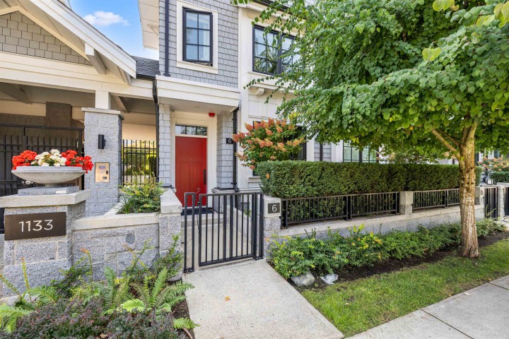Photo 1 at 6 - 1133 Ridgewood Drive, Edgemont, North Vancouver