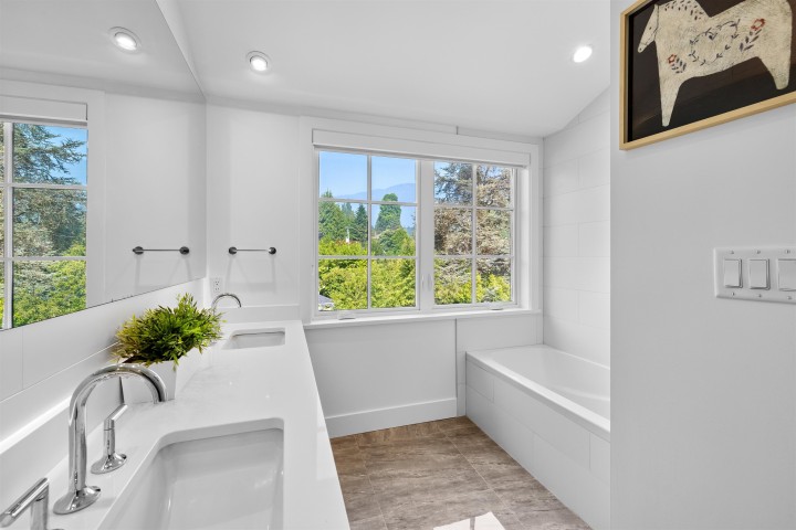 Photo 18 at 6 - 1133 Ridgewood Drive, Edgemont, North Vancouver