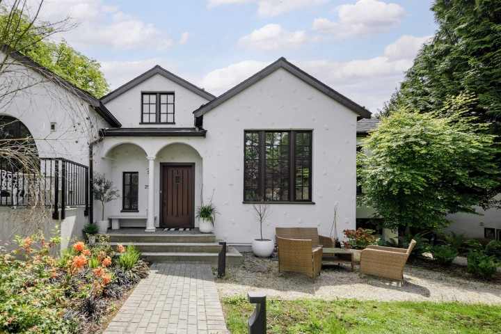 Photo 2 at 2502 W 33rd Avenue, MacKenzie Heights, Vancouver West