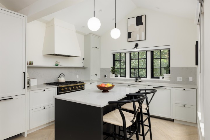 Photo 4 at 2502 W 33rd Avenue, MacKenzie Heights, Vancouver West