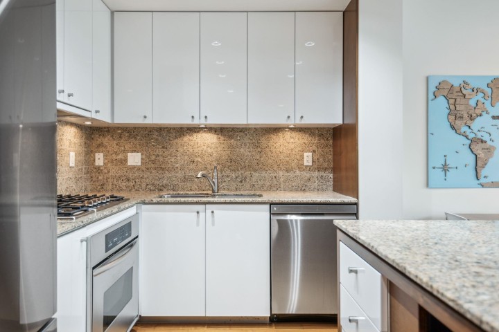 Photo 5 at 605 - 1005 Beach Avenue, West End VW, Vancouver West