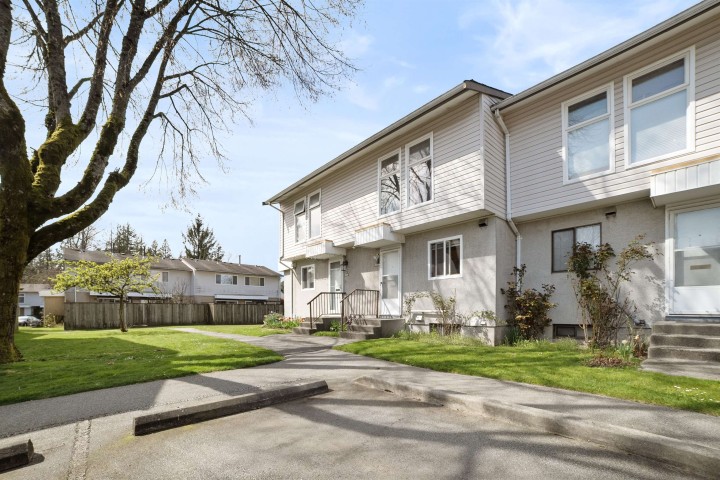 Photo 2 at 2 - 3558 E 49th Avenue, Killarney VE, Vancouver East