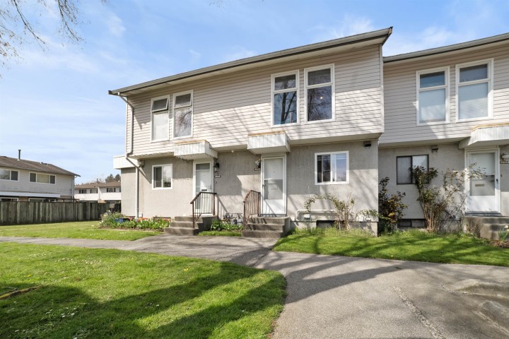 Photo 1 at 2 - 3558 E 49th Avenue, Killarney VE, Vancouver East