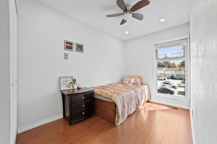 Photo 9 at 2 - 3558 E 49th Avenue, Killarney VE, Vancouver East