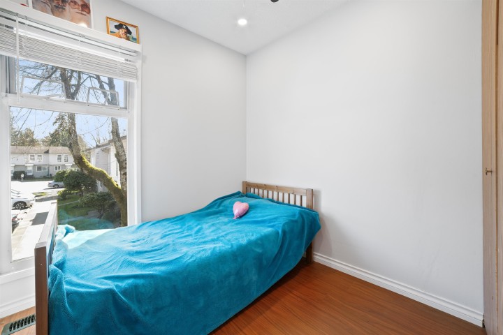 Photo 10 at 2 - 3558 E 49th Avenue, Killarney VE, Vancouver East