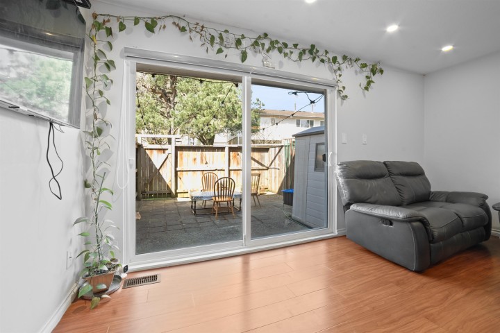 Photo 4 at 2 - 3558 E 49th Avenue, Killarney VE, Vancouver East