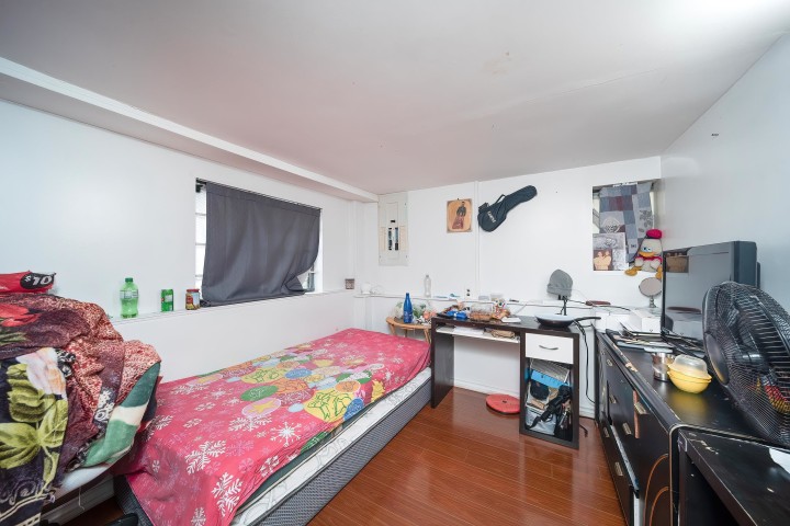 Photo 13 at 4940 Killarney Street, Collingwood VE, Vancouver East