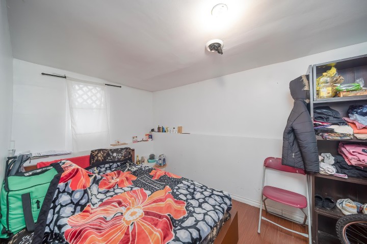 Photo 10 at 4940 Killarney Street, Collingwood VE, Vancouver East