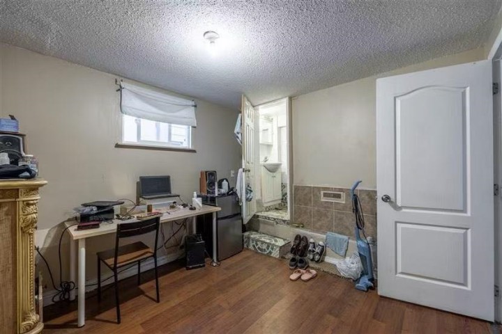 Photo 11 at 4940 Killarney Street, Collingwood VE, Vancouver East