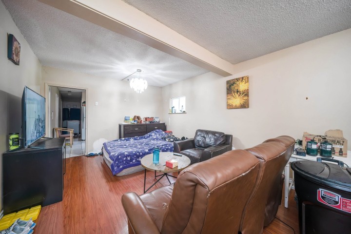 Photo 4 at 4940 Killarney Street, Collingwood VE, Vancouver East