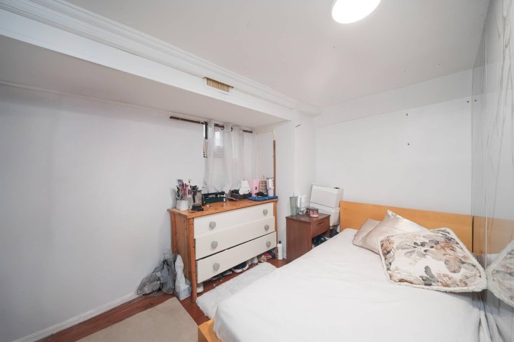 Photo 8 at 4940 Killarney Street, Collingwood VE, Vancouver East