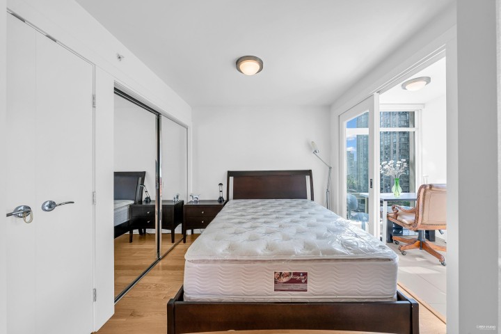 Photo 7 at 1002 - 565 Smithe Street, Downtown VW, Vancouver West