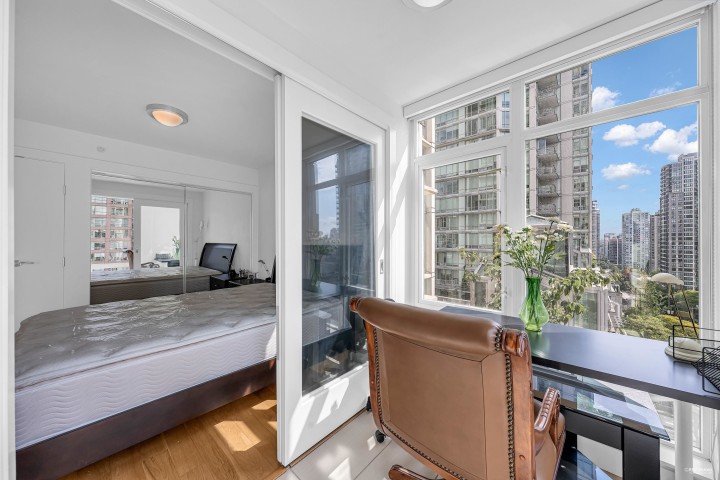 Photo 10 at 1002 - 565 Smithe Street, Downtown VW, Vancouver West