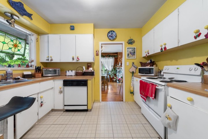 Photo 7 at 4275 Lions Avenue, Forest Hills NV, North Vancouver