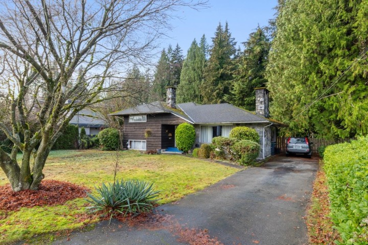 Photo 1 at 4275 Lions Avenue, Forest Hills NV, North Vancouver