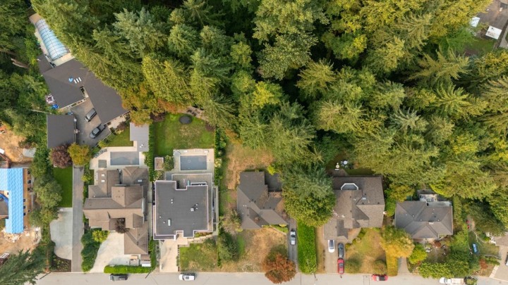 Photo 4 at 4275 Lions Avenue, Forest Hills NV, North Vancouver