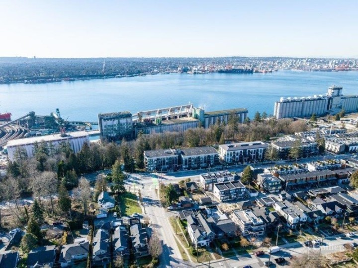 Photo 3 at 802 E 3rd Street, Queensbury, North Vancouver