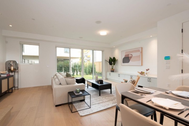 Photo 3 at 122 E 17th Avenue, Main, Vancouver East