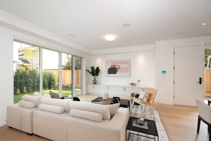 Photo 5 at 122 E 17th Avenue, Main, Vancouver East