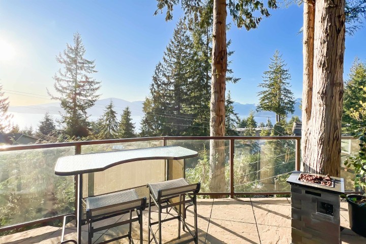 Photo 3 at 15 Oceanview Road, Lions Bay, West Vancouver