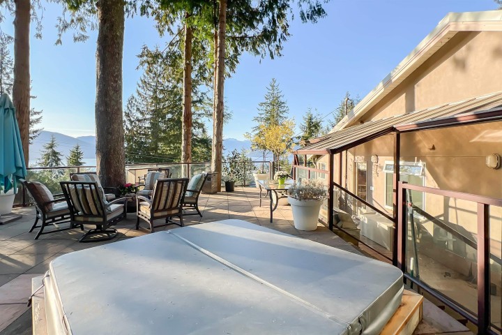 Photo 1 at 15 Oceanview Road, Lions Bay, West Vancouver