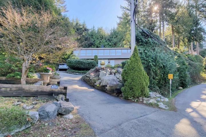 Photo 4 at 15 Oceanview Road, Lions Bay, West Vancouver